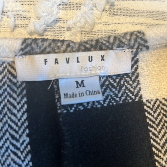 Black and White Buffalo Plaid Cardigan | M - Picture 3 of 4